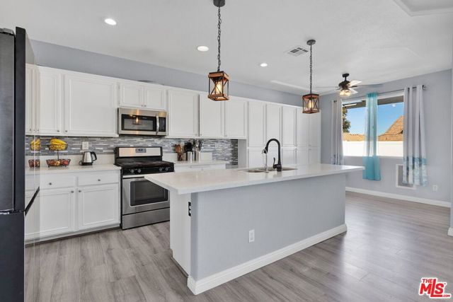 13292 Via Del Lago, Victorville, CA 92392