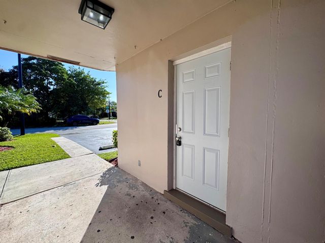 3101 NE 7th Avenue B, Pompano Beach, FL 33064