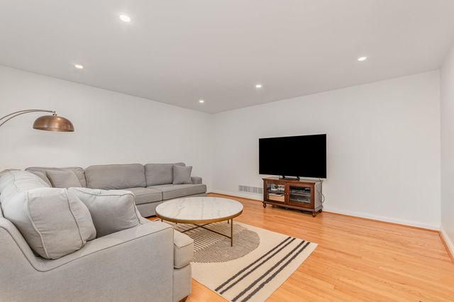 1106 Langley Circle, Naperville, IL 60563