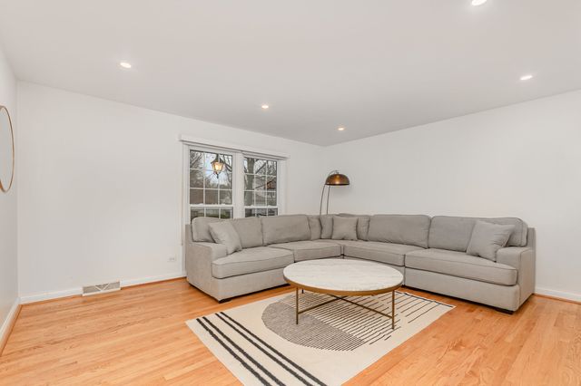 1106 Langley Circle, Naperville, IL 60563