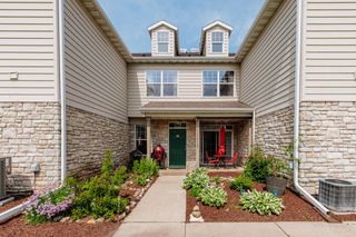 N17W26535 Meadowgrass CIRCLE #G, Pewaukee, WI 53072