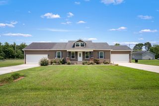 581 Oakwood Ln, Tullahoma, TN 37388