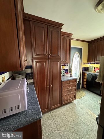 7029 BRENTWOOD RD, Philadelphia, PA 19151