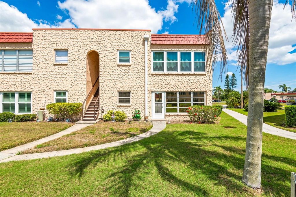 101 DOGWOOD CIRCLE, Seminole, FL 33777