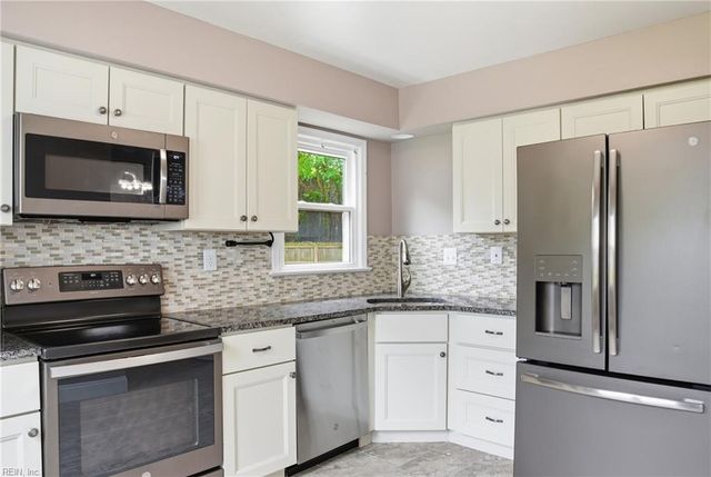 12 Romsey CIR, Chesapeake, VA 23320