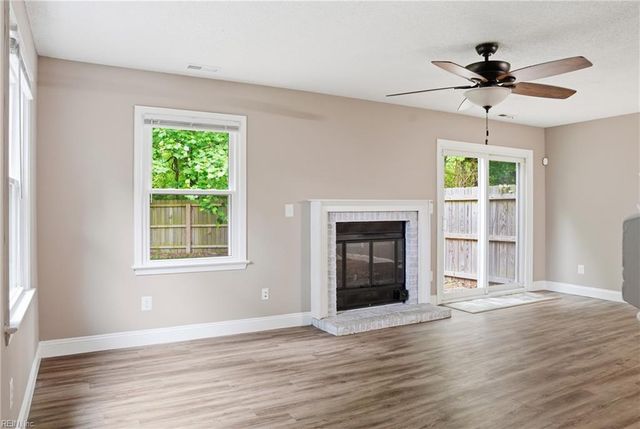 12 Romsey CIR, Chesapeake, VA 23320