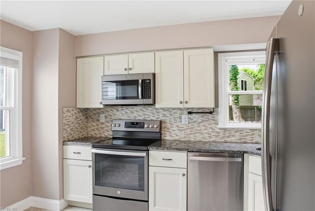 12 Romsey CIR, Chesapeake, VA 23320