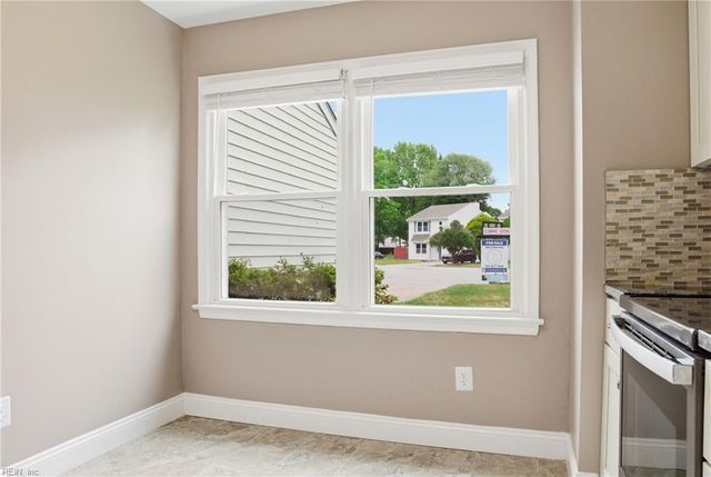 12 Romsey CIR, Chesapeake, VA 23320