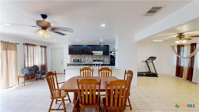 101 Canterbury Lane, Victoria, TX 77904