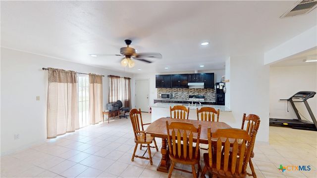 101 Canterbury Lane, Victoria, TX 77904