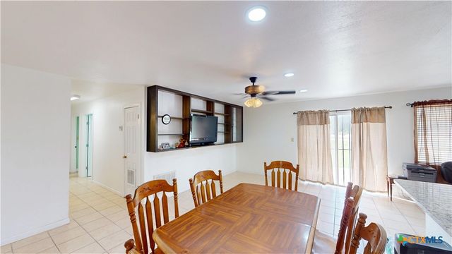 101 Canterbury Lane, Victoria, TX 77904