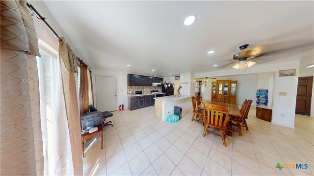 101 Canterbury Lane, Victoria, TX 77904