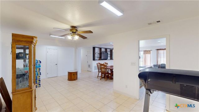 101 Canterbury Lane, Victoria, TX 77904