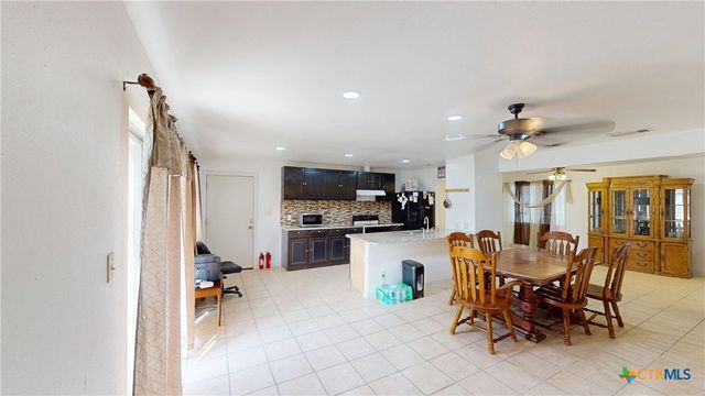 101 Canterbury Lane, Victoria, TX 77904