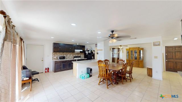 101 Canterbury Lane, Victoria, TX 77904