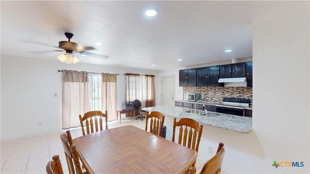 101 Canterbury Lane, Victoria, TX 77904