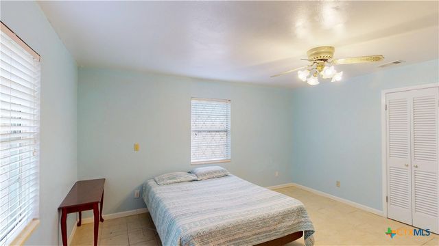 101 Canterbury Lane, Victoria, TX 77904