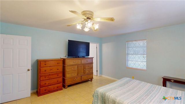 101 Canterbury Lane, Victoria, TX 77904