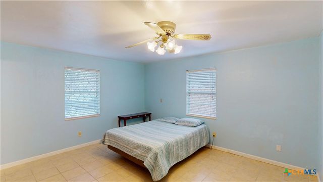 101 Canterbury Lane, Victoria, TX 77904