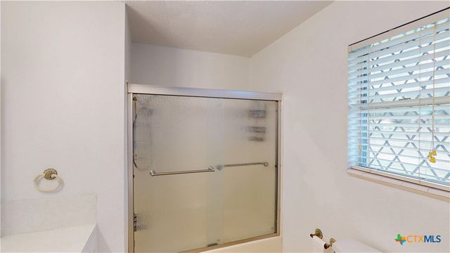 101 Canterbury Lane, Victoria, TX 77904