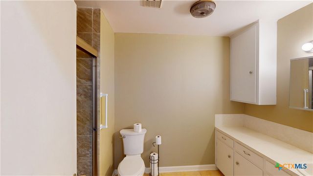 101 Canterbury Lane, Victoria, TX 77904