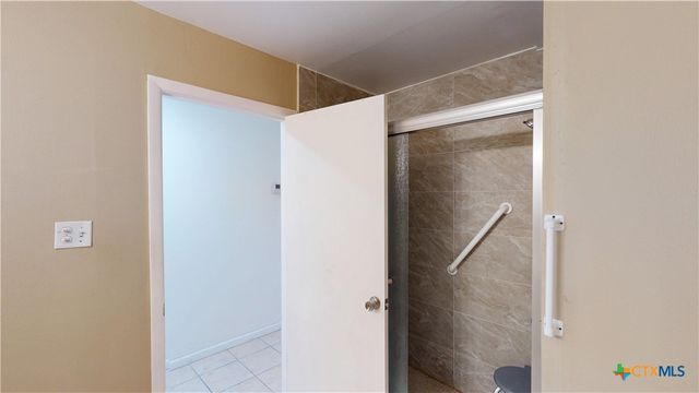 101 Canterbury Lane, Victoria, TX 77904