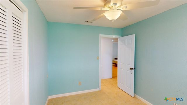 101 Canterbury Lane, Victoria, TX 77904