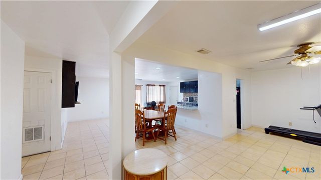 101 Canterbury Lane, Victoria, TX 77904