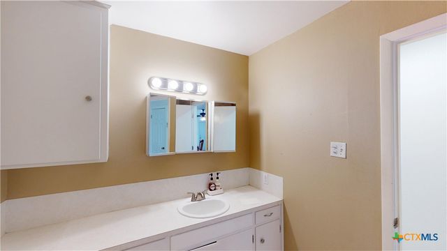 101 Canterbury Lane, Victoria, TX 77904