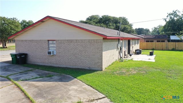 101 Canterbury Lane, Victoria, TX 77904