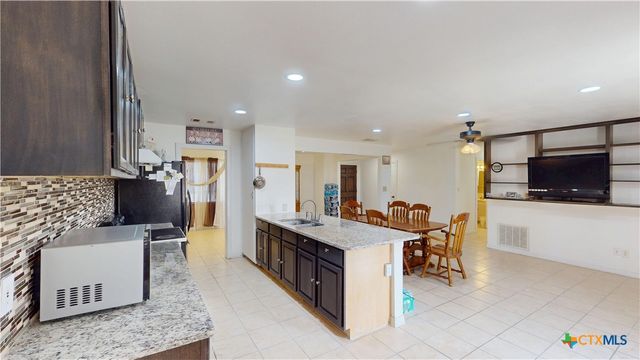 101 Canterbury Lane, Victoria, TX 77904