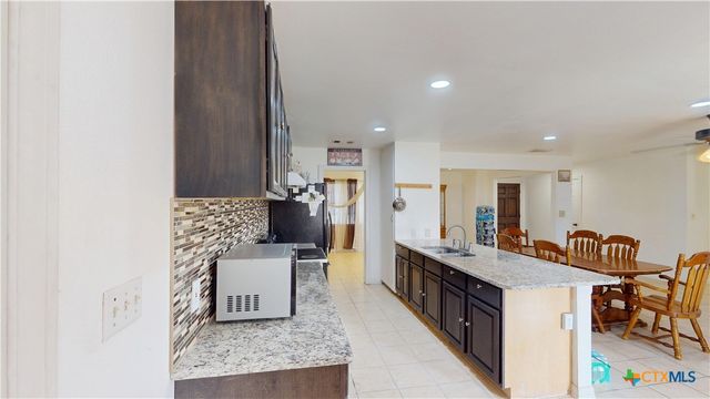 101 Canterbury Lane, Victoria, TX 77904