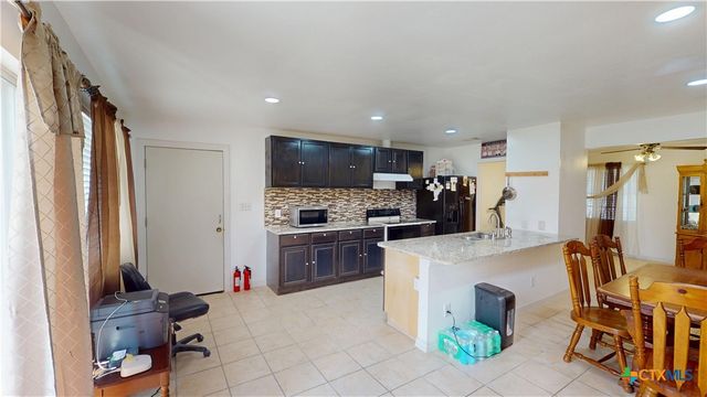 101 Canterbury Lane, Victoria, TX 77904