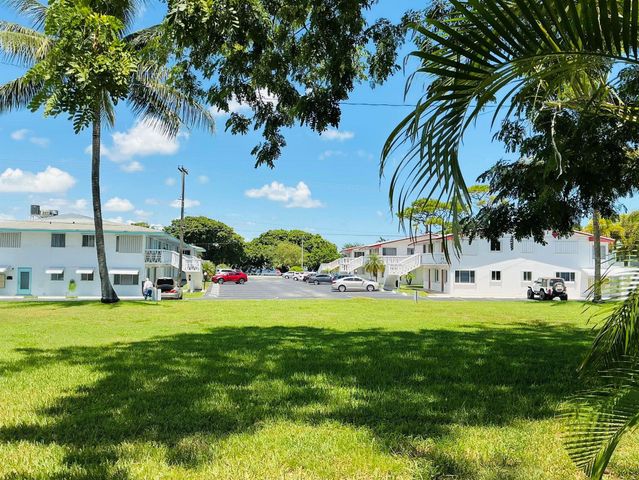 2102 Lake Osborne Drive 15, Lake Worth Beach, FL 33461