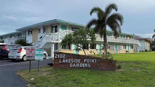 2102 Lake Osborne Drive 15, Lake Worth Beach, FL 33461