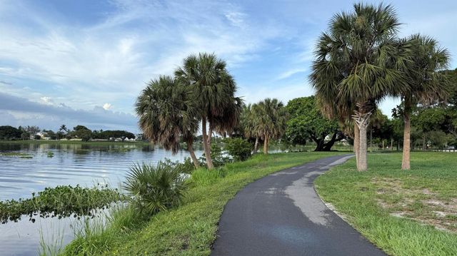 2102 Lake Osborne Drive 15, Lake Worth Beach, FL 33461