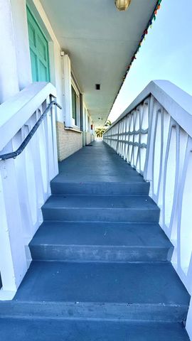 2102 Lake Osborne Drive 15, Lake Worth Beach, FL 33461