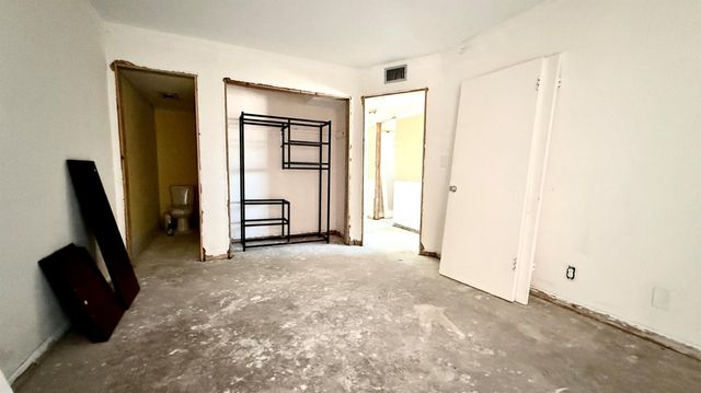 2102 Lake Osborne Drive 15, Lake Worth Beach, FL 33461