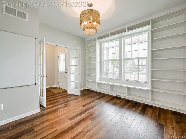 7994 Chestnut Drive, Westland, MI 48185