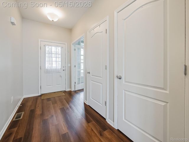 7994 Chestnut Drive, Westland, MI 48185