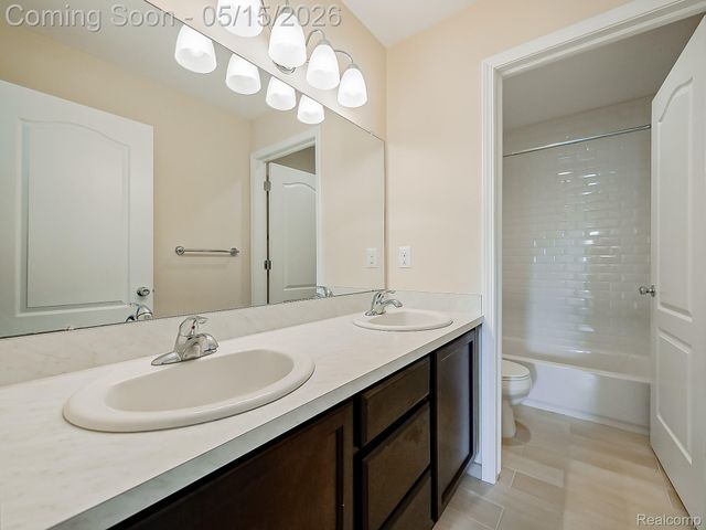 7994 Chestnut Drive, Westland, MI 48185