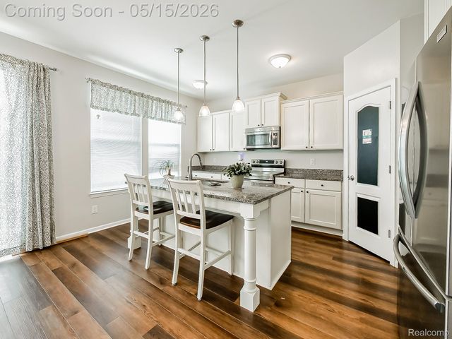 7994 Chestnut Drive, Westland, MI 48185