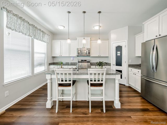 7994 Chestnut Drive, Westland, MI 48185