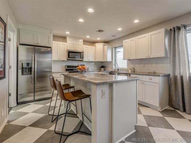 3000 Loris Lane, Bartlesville, OK 74006