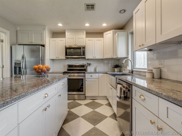 3000 Loris Lane, Bartlesville, OK 74006