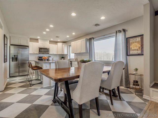 3000 Loris Lane, Bartlesville, OK 74006