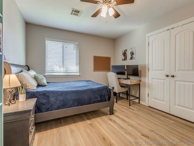 3000 Loris Lane, Bartlesville, OK 74006