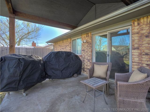 3000 Loris Lane, Bartlesville, OK 74006