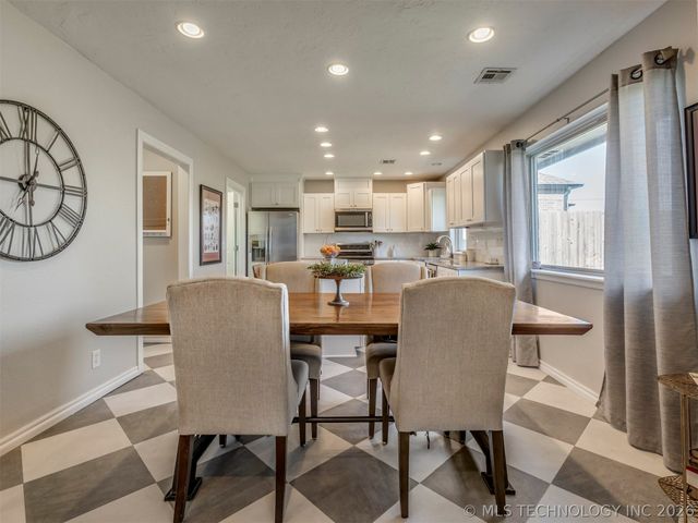 3000 Loris Lane, Bartlesville, OK 74006