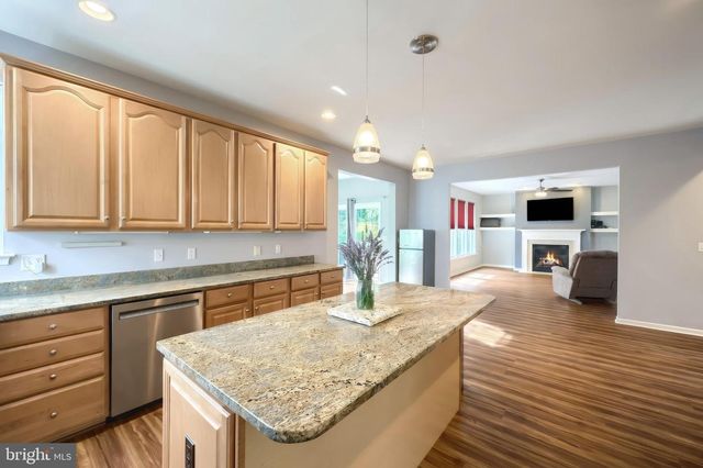 1243 WINDING OAK DR, York, PA 17403